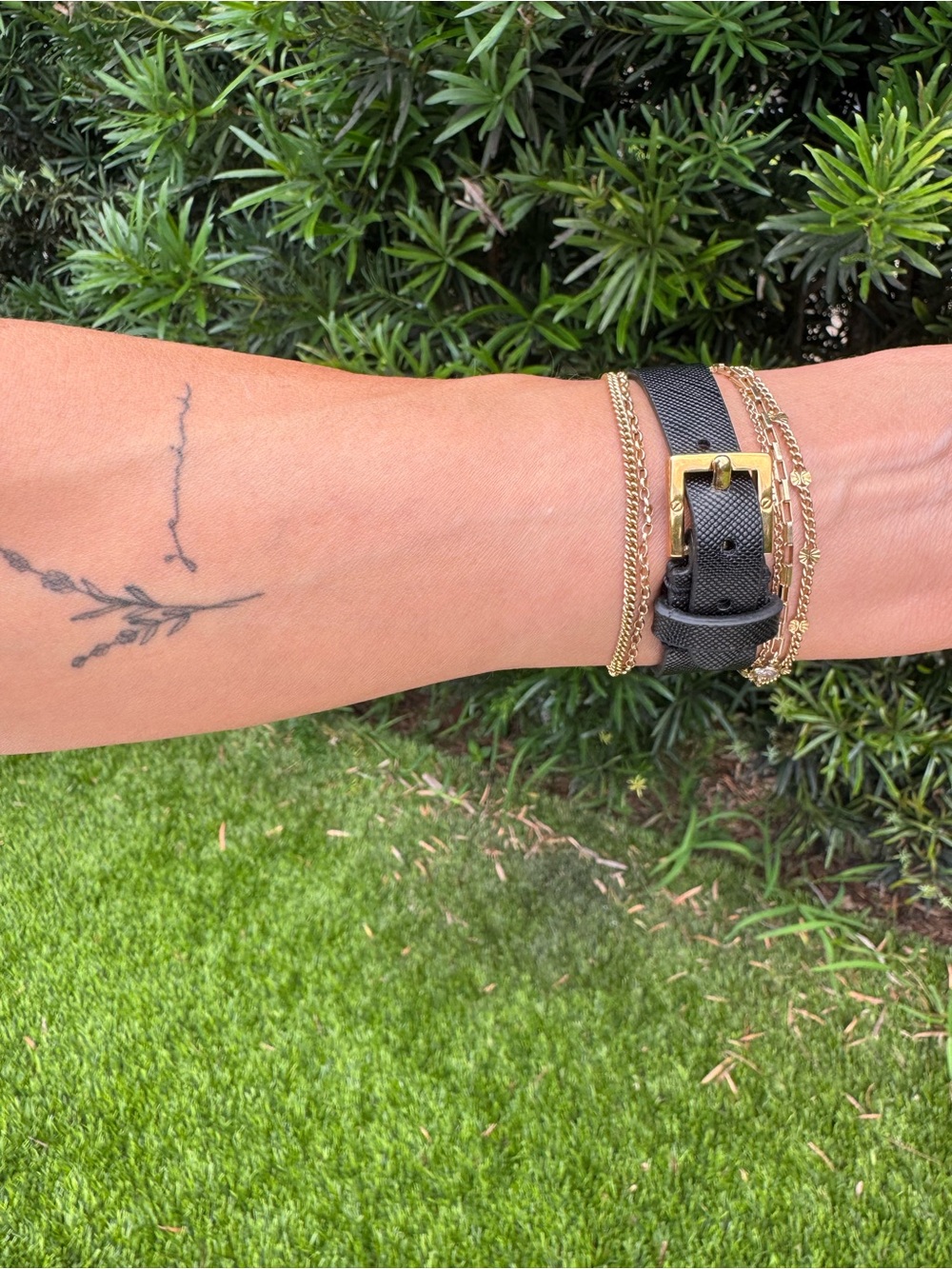 Authentic Tory Burch Black Textured Leather & Gold Logo Lock Bracelet - Picture 6 of 13